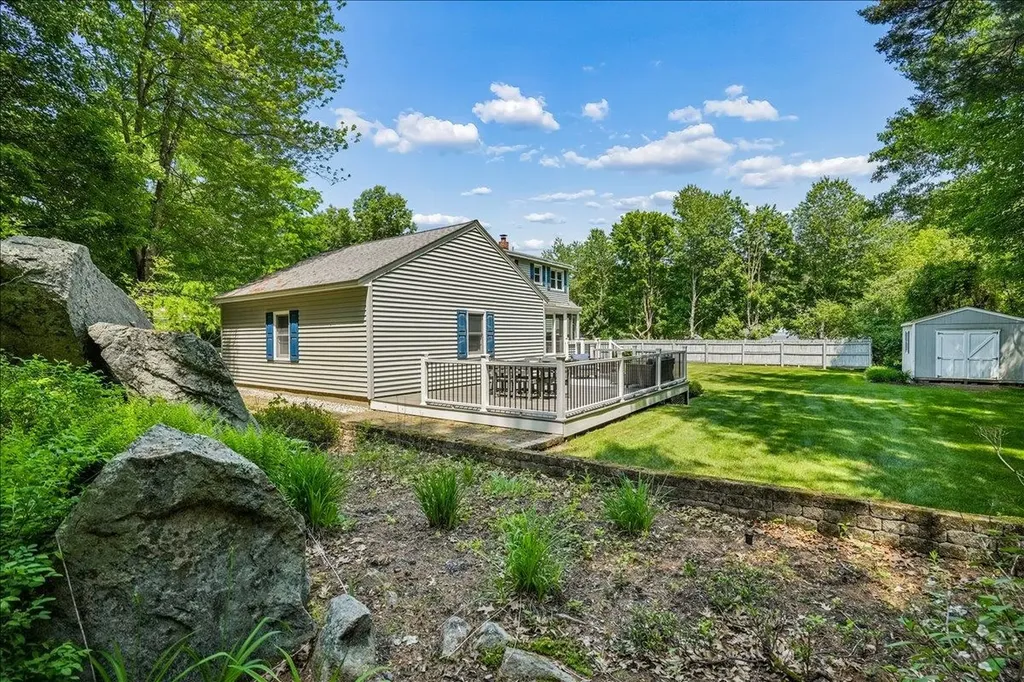 4 Gosselin Avenue Hooksett NH 03106