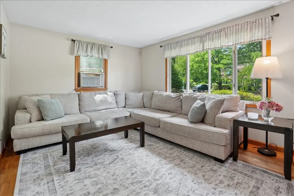 4 Gosselin Avenue Hooksett NH 03106