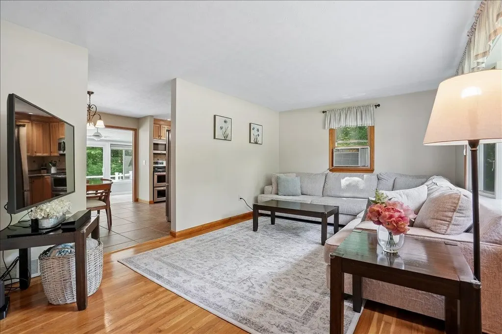 4 Gosselin Avenue Hooksett NH 03106