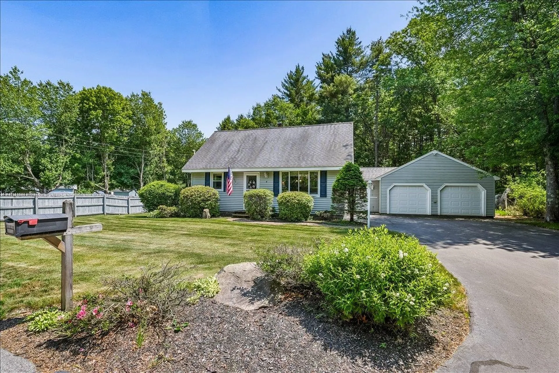 4 Gosselin Avenue Hooksett NH 03106