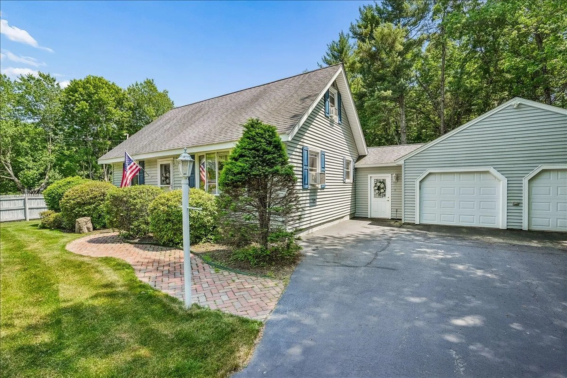 4 Gosselin Avenue Hooksett NH 03106