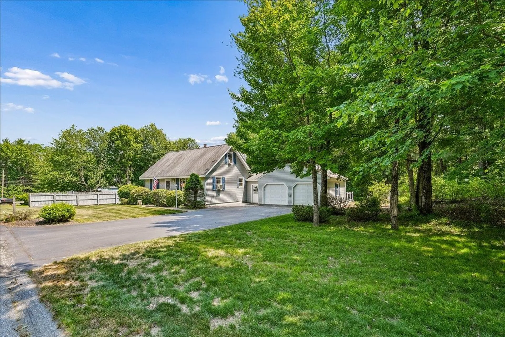 4 Gosselin Avenue Hooksett NH 03106