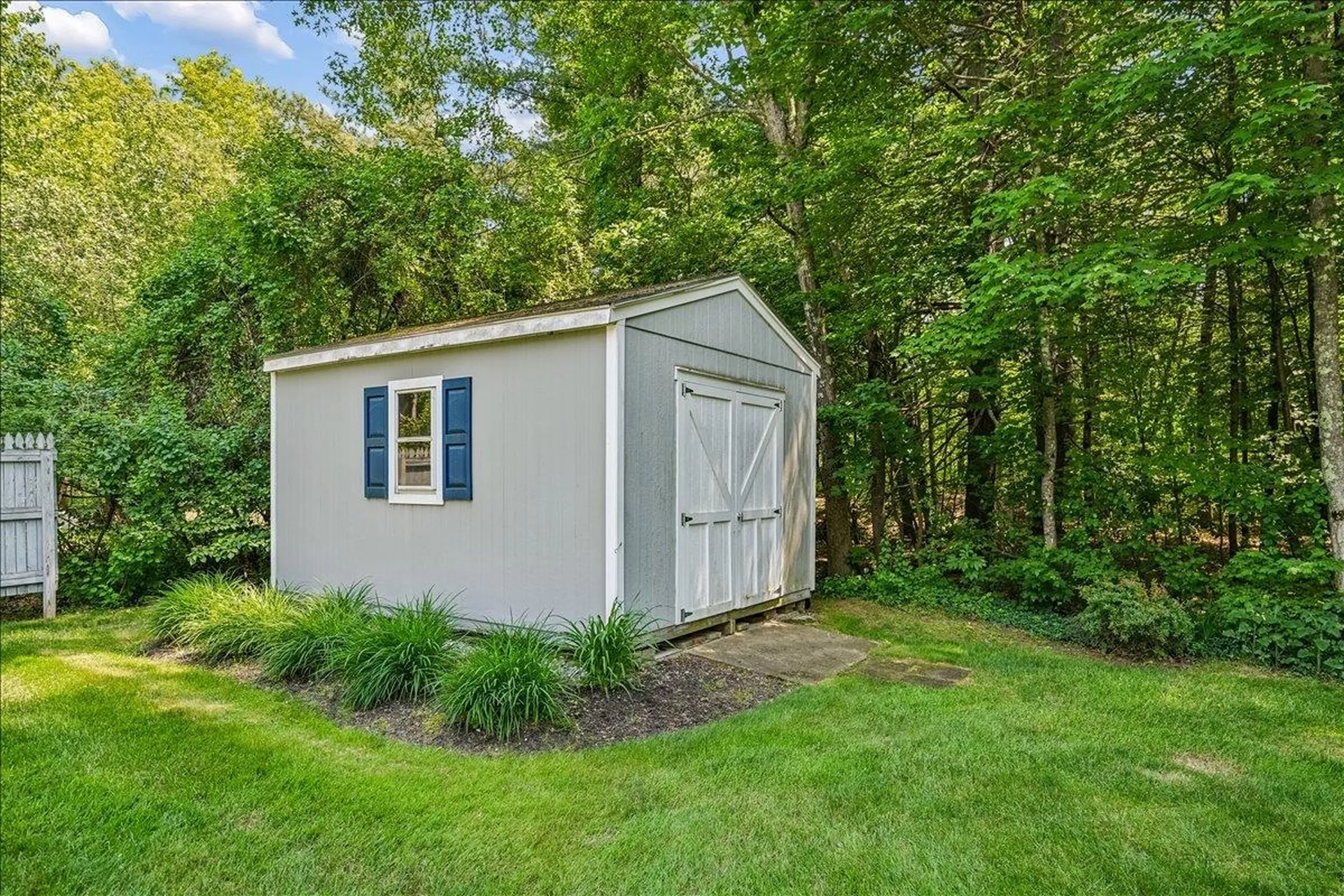 4 Gosselin Avenue Hooksett NH 03106