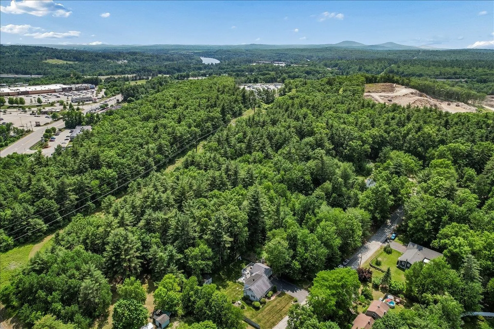 4 Gosselin Avenue Hooksett NH 03106