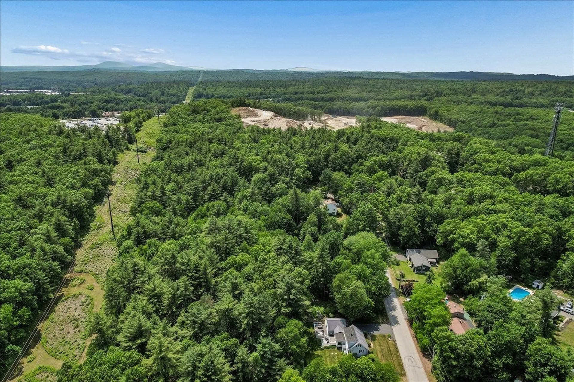 4 Gosselin Avenue Hooksett NH 03106