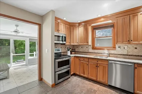 4 Gosselin Avenue Hooksett NH 03106
