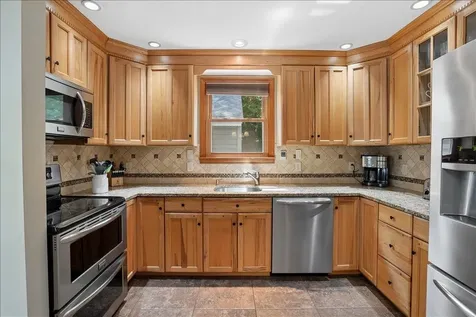 4 Gosselin Avenue Hooksett NH 03106