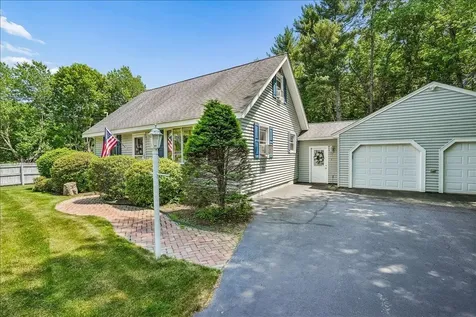 4 Gosselin Avenue Hooksett NH 03106