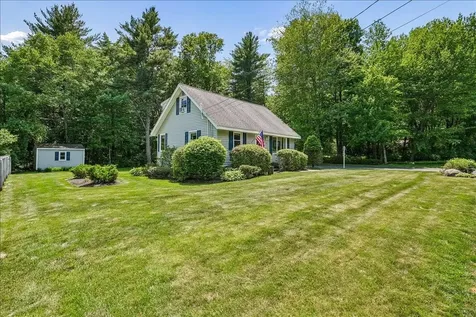4 Gosselin Avenue Hooksett NH 03106