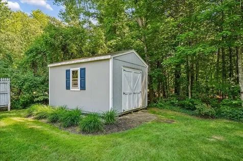 4 Gosselin Avenue Hooksett NH 03106