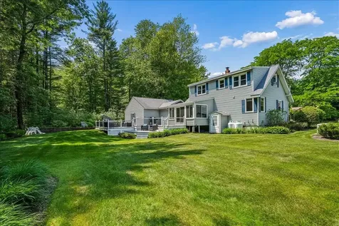 4 Gosselin Avenue Hooksett NH 03106