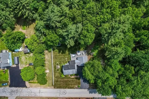 4 Gosselin Avenue Hooksett NH 03106