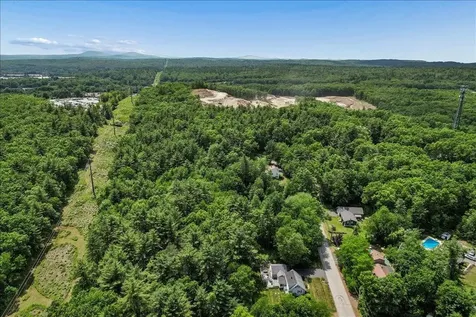 4 Gosselin Avenue Hooksett NH 03106