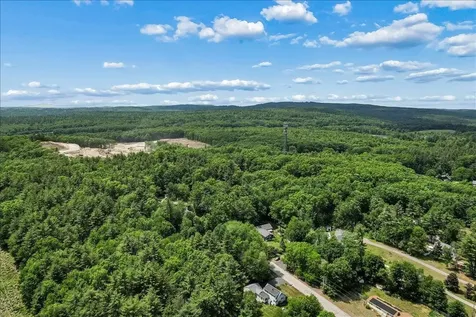4 Gosselin Avenue Hooksett NH 03106