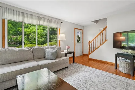 4 Gosselin Avenue Hooksett NH 03106