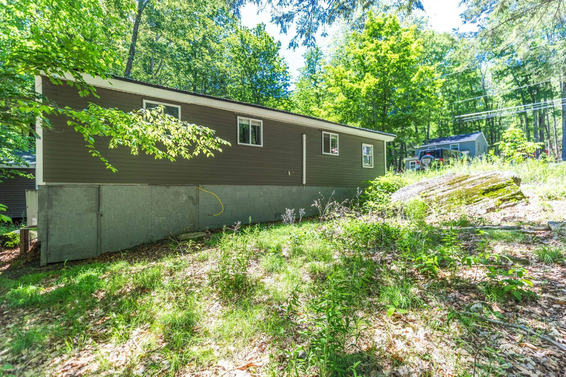 8 Merlin Road Farmington NH 08835