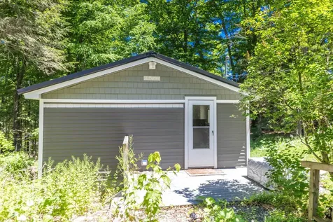 8 Merlin Road Farmington NH 08835