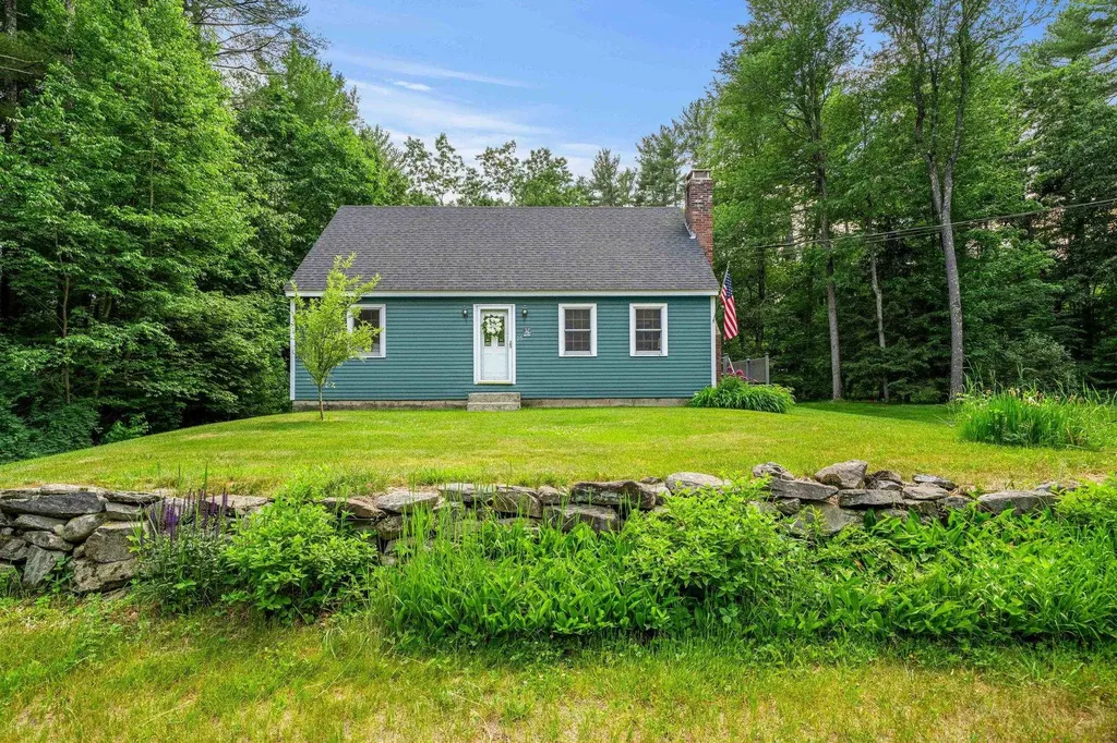 25 Lawrence Lane Hollis NH 03049