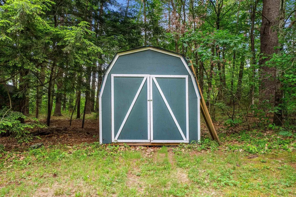 25 Lawrence Lane Hollis NH 03049