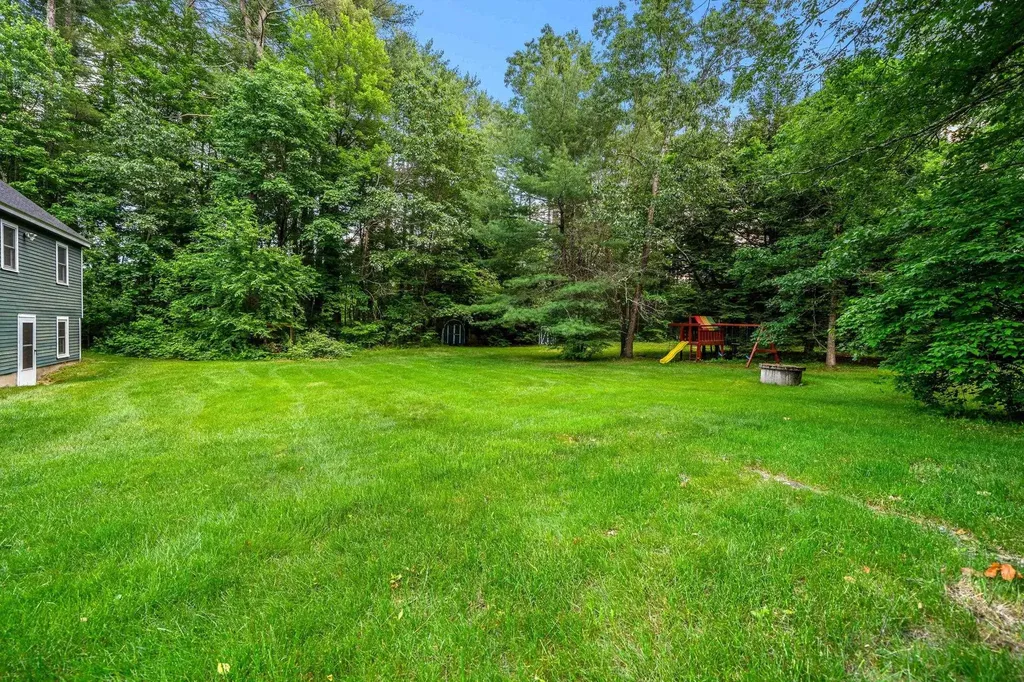25 Lawrence Lane Hollis NH 03049
