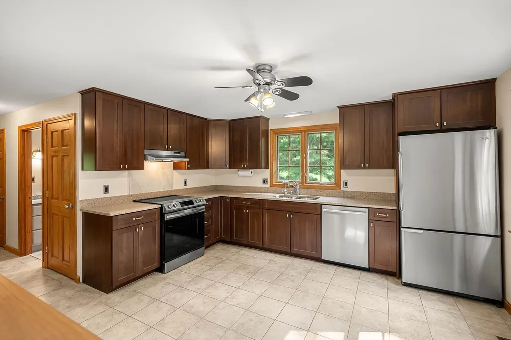 25 Lawrence Lane Hollis NH 03049