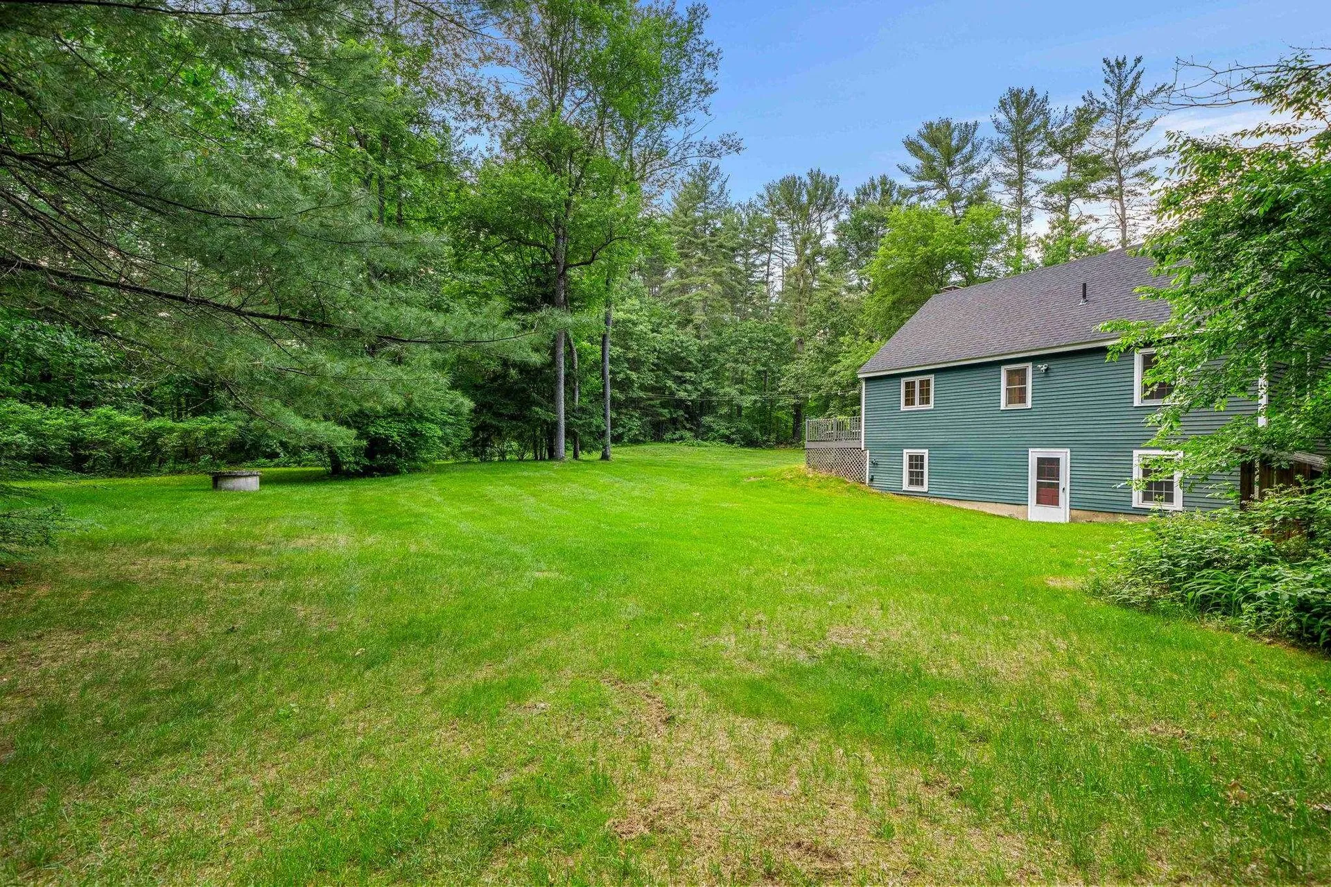 25 Lawrence Lane Hollis NH 03049