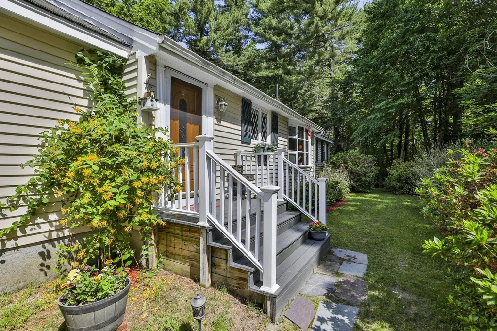 15 Edinburgh Drive Bedford NH 03110