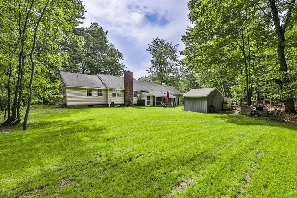 15 Edinburgh Drive Bedford NH 03110