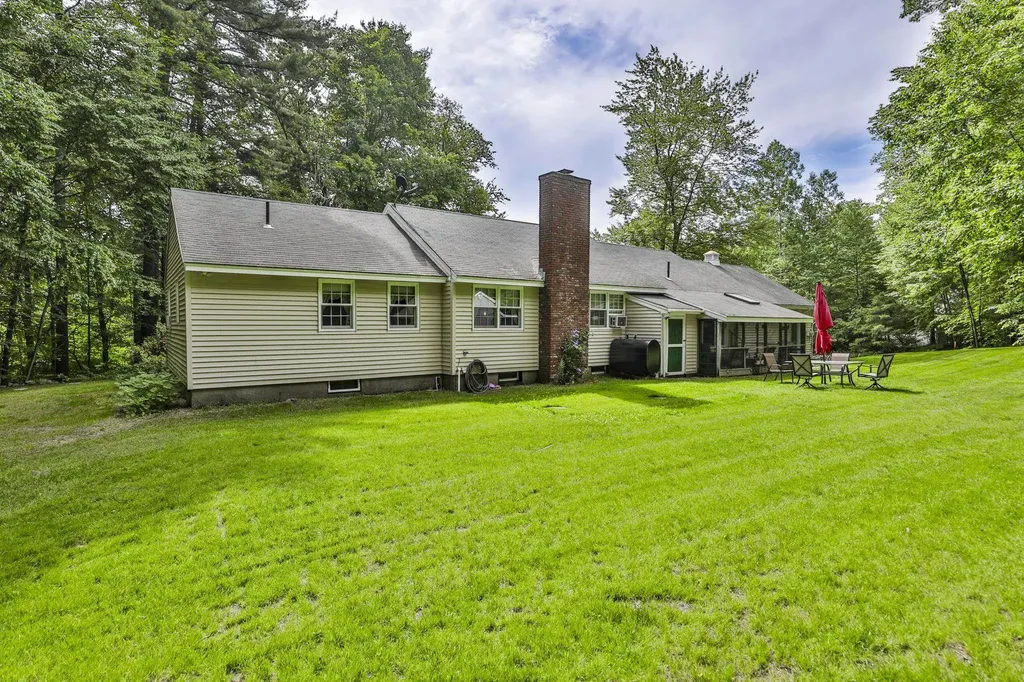 15 Edinburgh Drive Bedford NH 03110
