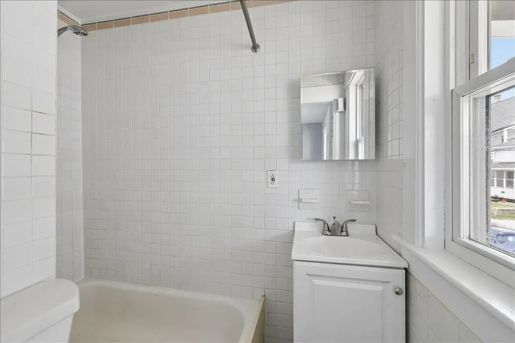 336 Spruce Street Manchester NH 03103