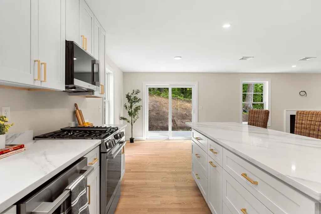 21 Speare Road Hudson NH 03051