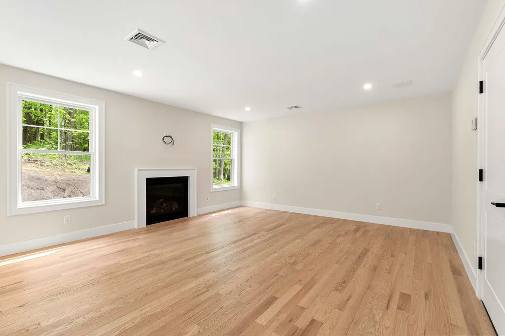 21 Speare Road Hudson NH 03051