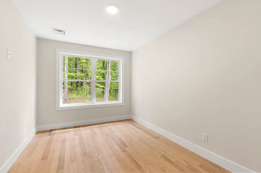 21 Speare Road Hudson NH 03051