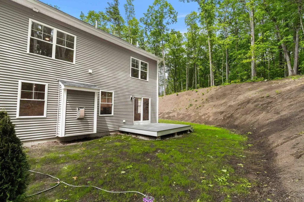 21 Speare Road Hudson NH 03051