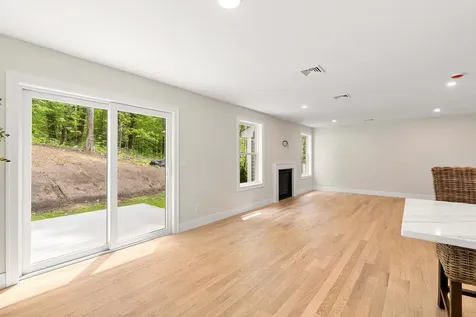 21 Speare Road Hudson NH 03051