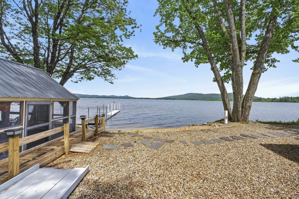 44 Ossipee Lake Drive Ossipee NH 03814