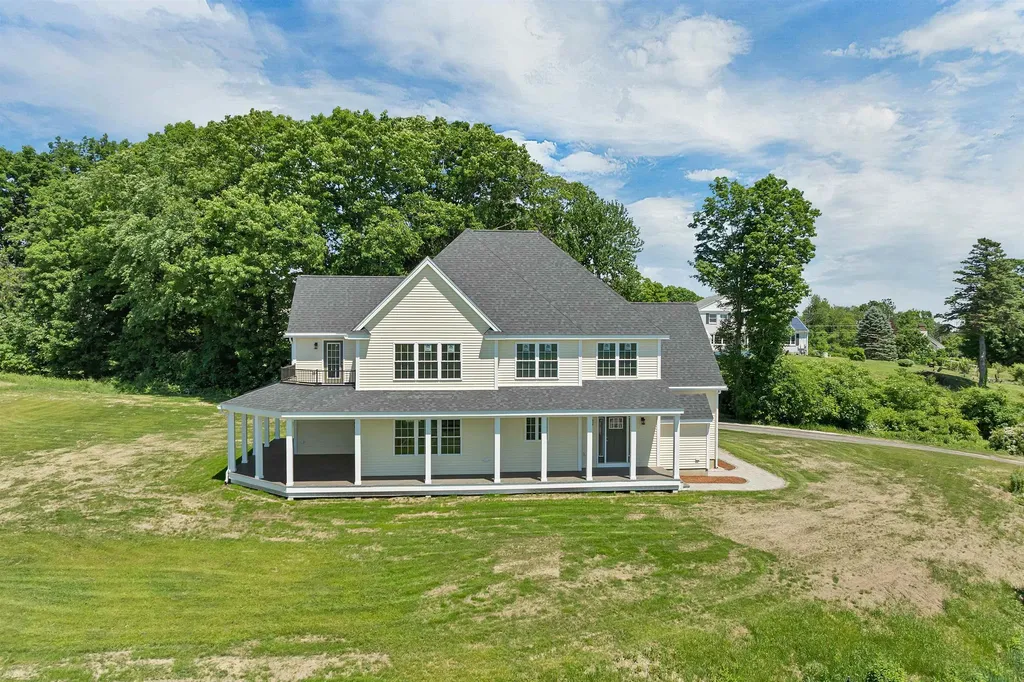22 Fairway Drive Dunbarton NH 03046