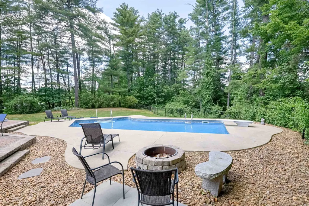 15 Pinewood Drive Amherst NH 03031