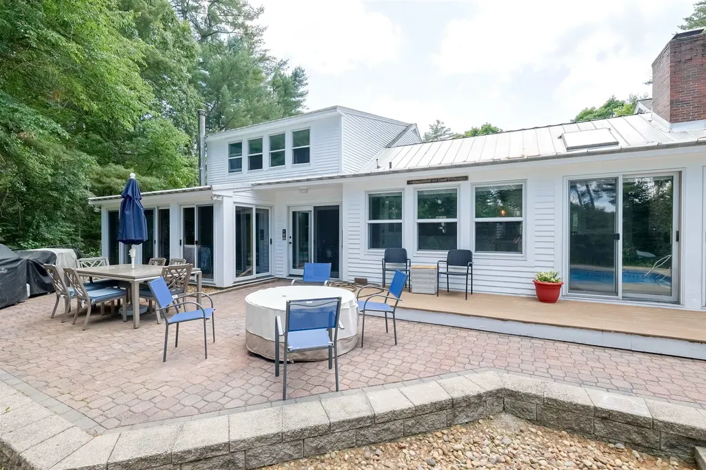 15 Pinewood Drive Amherst NH 03031