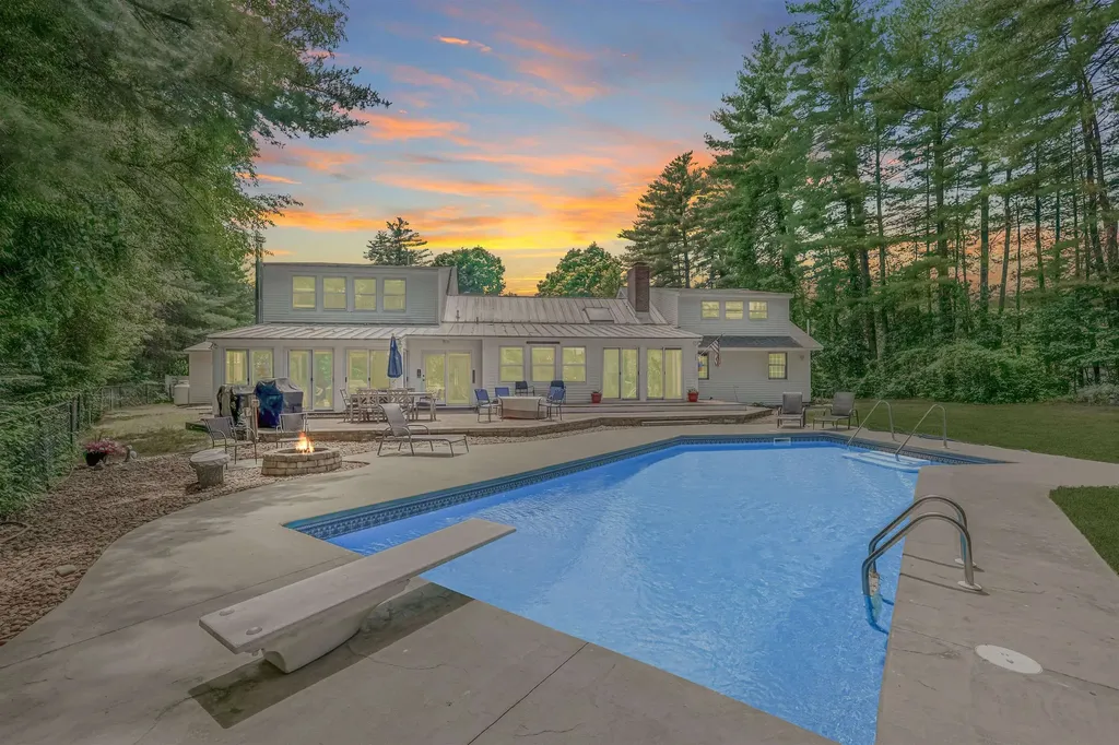 15 Pinewood Drive Amherst NH 03031