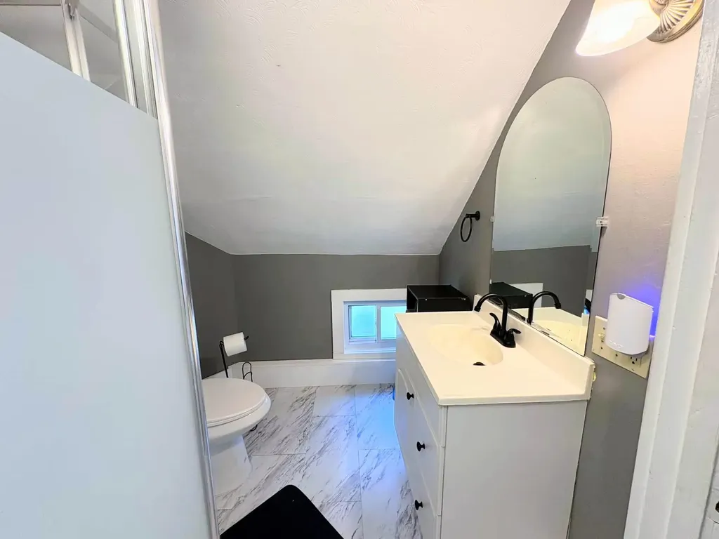 107 West Bow Street Franklin NH 03235