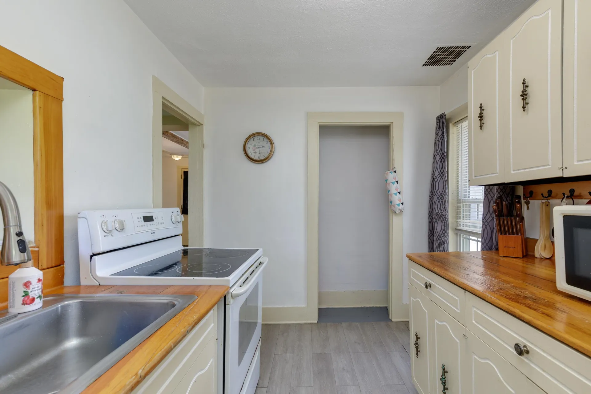53 Butler Street Hillsborough NH 03244