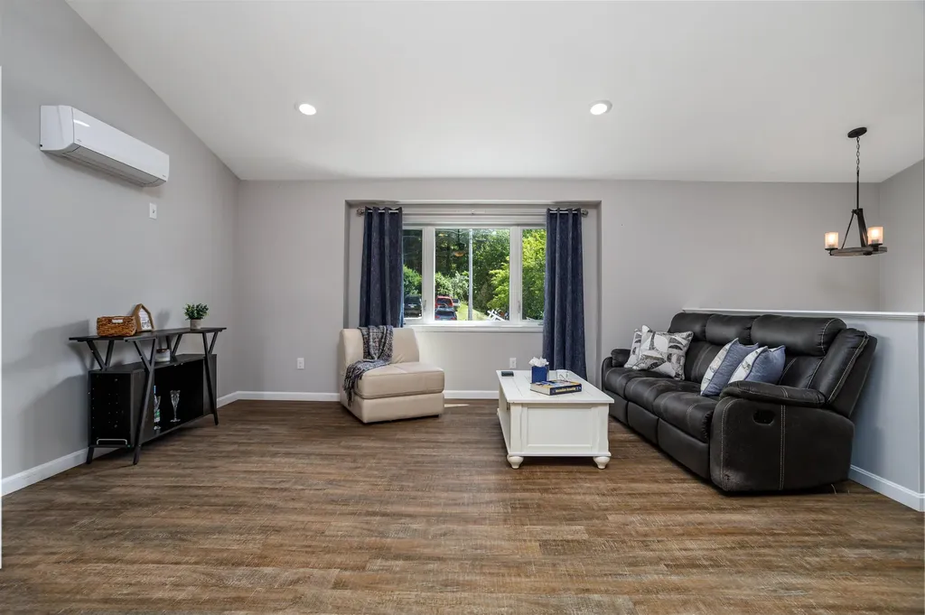 70 Derryfield Road Derry NH 03038