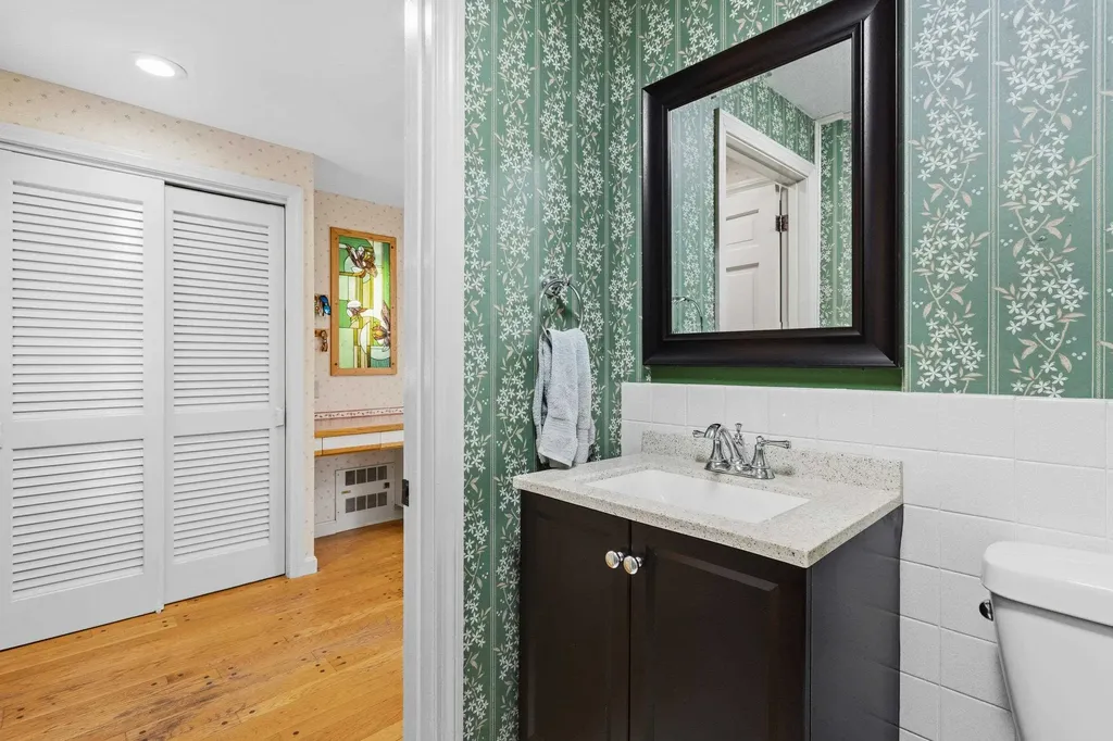 13 William Circle Stratham NH 03885