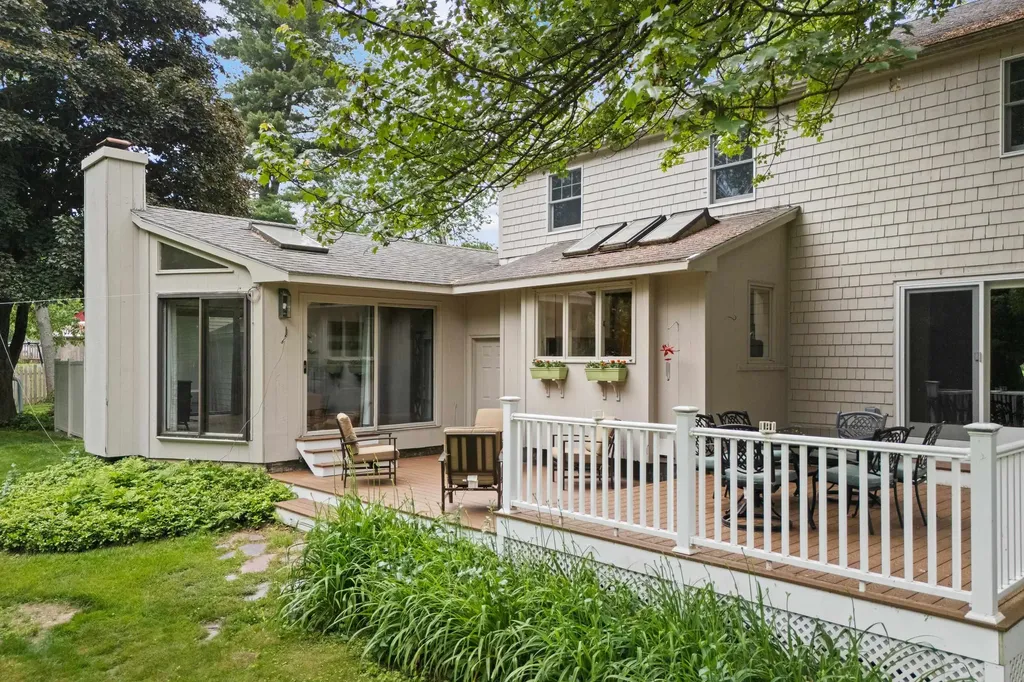 13 William Circle Stratham NH 03885