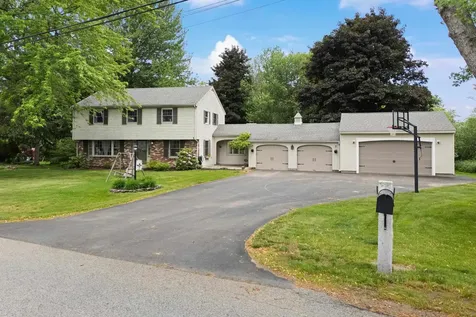13 William Circle Stratham NH 03885