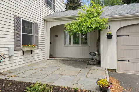 13 William Circle Stratham NH 03885