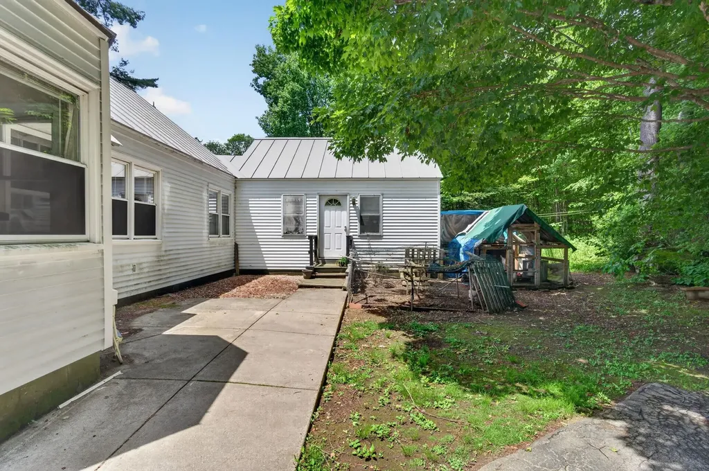 560 Sunapee Street Newport NH 03773