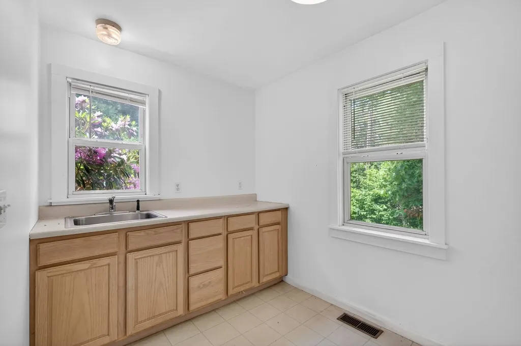 560 Sunapee Street Newport NH 03773