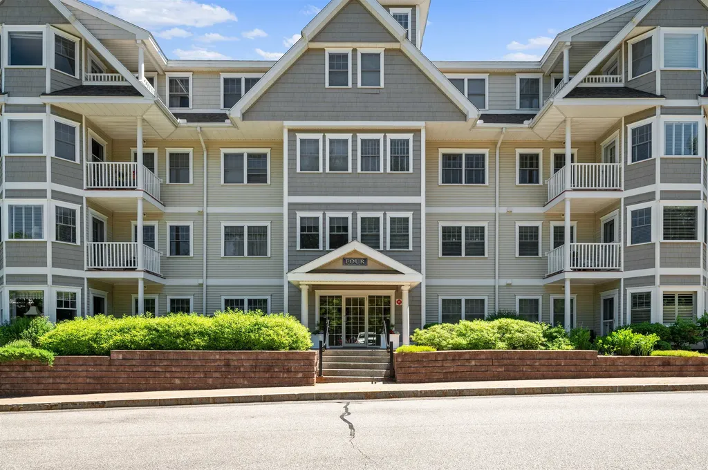 4 Sterling Hill Lane Exeter NH 03833